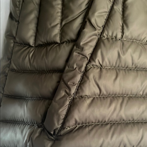 Olive Green Quilted Puffer Jacket with Stand-Up Collar - Picture 3 of 4